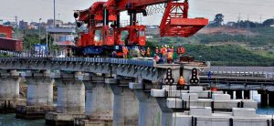 Workers constructing a bridge, showcasing the essential role of financing for infrastructure projects like bridge development.